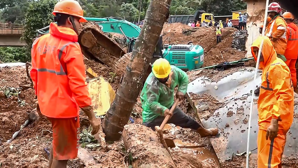 Death Toll Rises Following Kalladi Landslide breaking2
